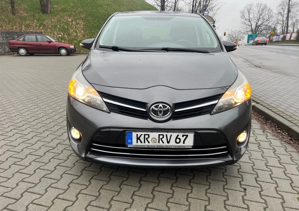 Toyota Verso cena 56999 przebieg: 179999, rok produkcji 2013 z Tarnów małe 781